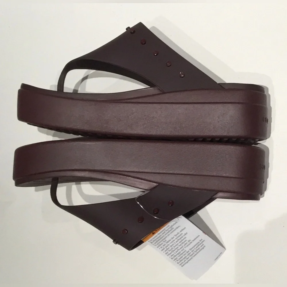 NWT Crocs Brooklyn Studded Flip in Dark Cherry - Picture 5 of 7